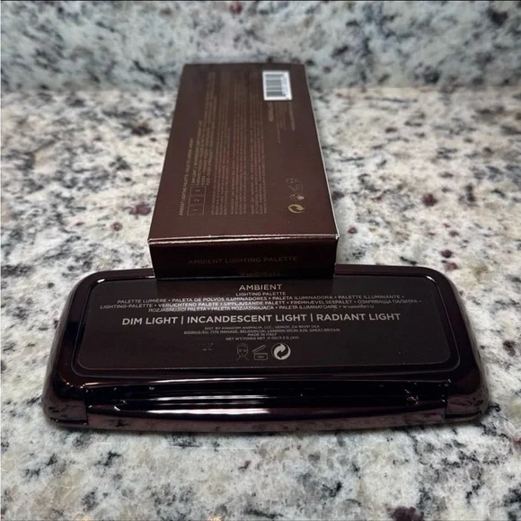 Hourglass Ambient Lighting Palette - Picture 4 of 5